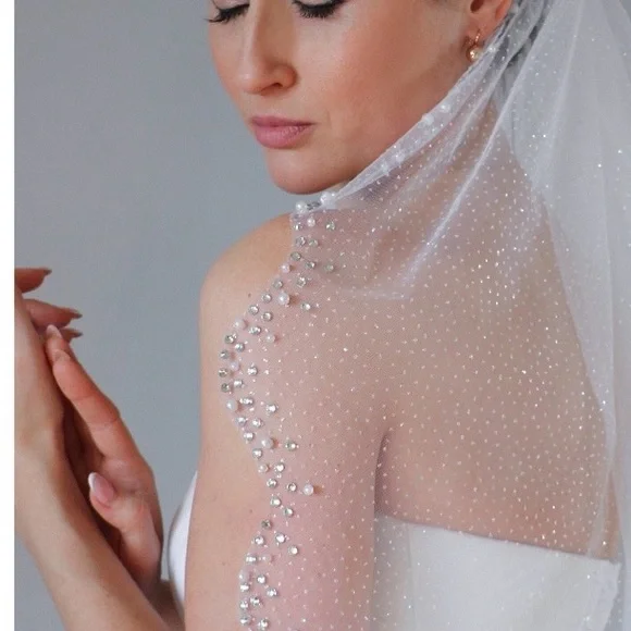 Elegant White Wedding Veil - Picture 2 of 7